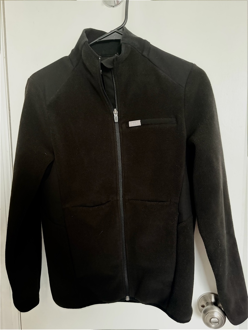 Figs women’s Black Full-Zip Fleece Jacket